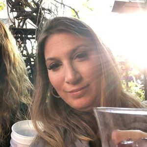 Meet your Posher, Adriana